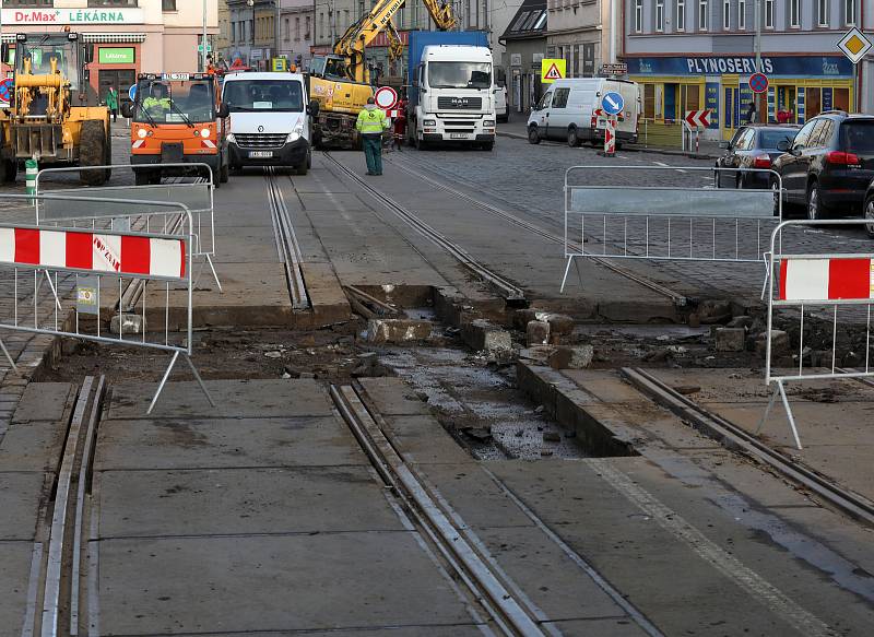 Rekonstrukce tramvajové trati v Zenklově ulici.