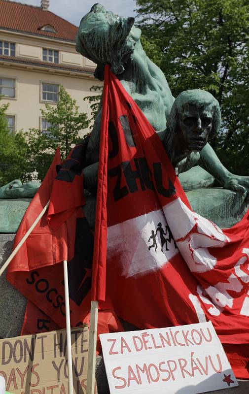 Setkání anarchistů na Palackého náměstí.a připomínka generální stávky amerických dělníků 1.května 1886.