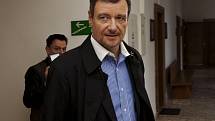 Krajský soud v Praze se vrátil ke korupční kauze kolem bývalého středočeského hejtmana Davida Ratha.
