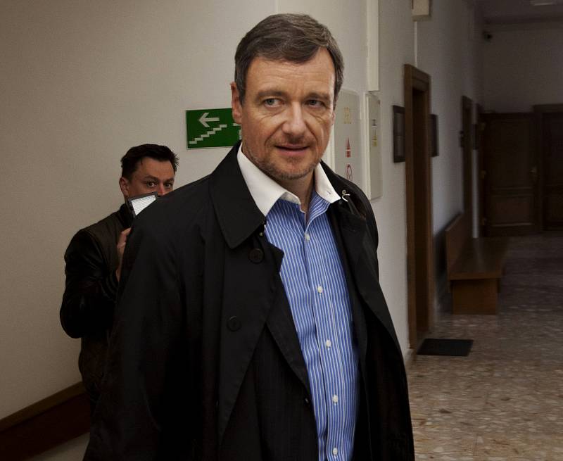 Krajský soud v Praze se vrátil ke korupční kauze kolem bývalého středočeského hejtmana Davida Ratha.