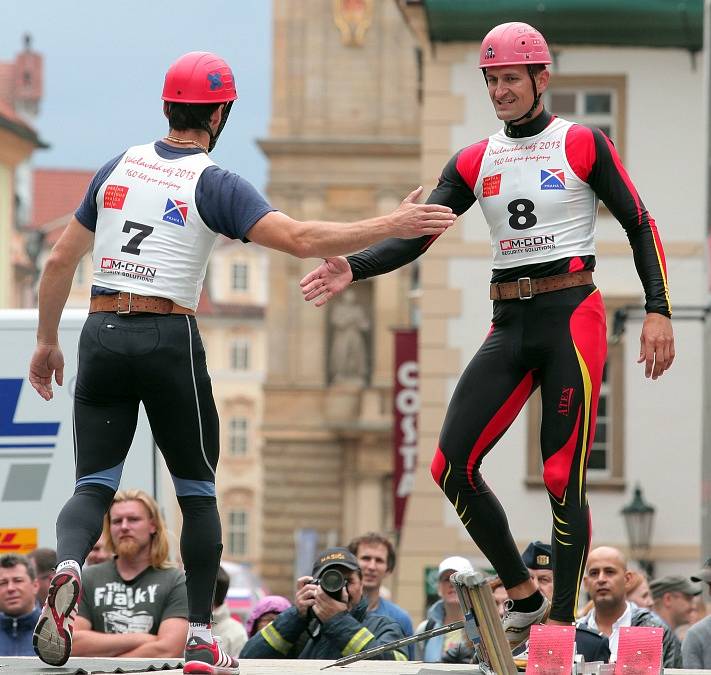 Soutěž nejlepších hasičských sportovců ve výstupu na věž Václavská věž 2013 se konala ve středu na Václavském náměstí. 