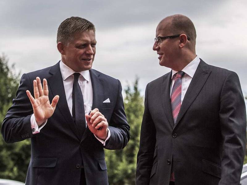 Premiéři Robert Fico a Bohuslav Sobotka.  