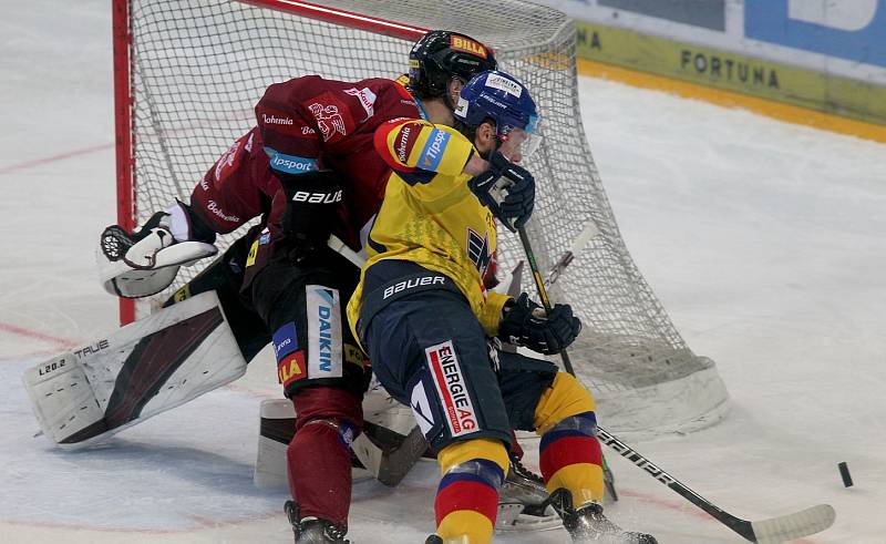 Úvodní semifinále hokejové extraligy mezi pražskou Spartou a budějovickým Motorem.