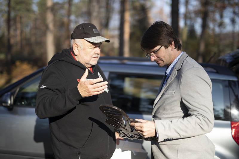 Karel Loprais vysadil svůj strom v pražské botanické zahradě.