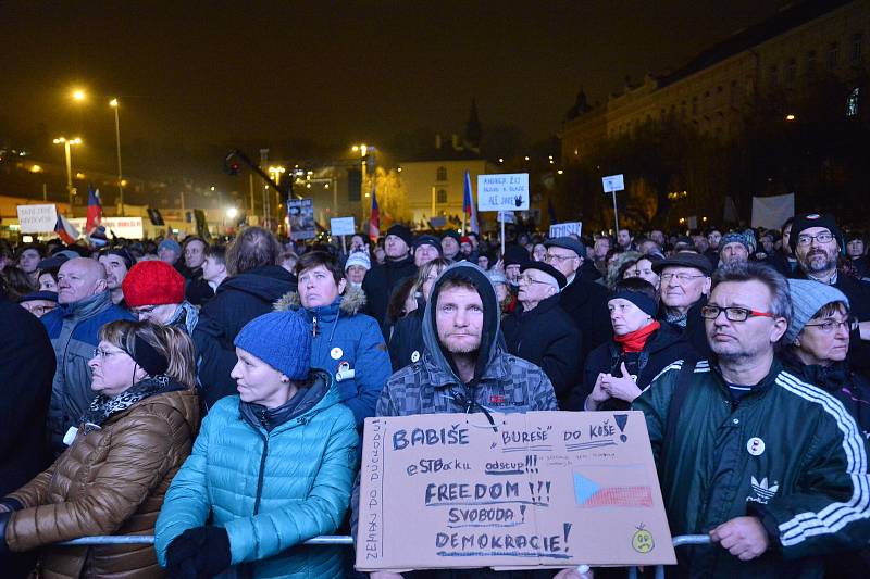 Demonstrace proti premiéru Andreji Babišovi 17. prosince 2019.