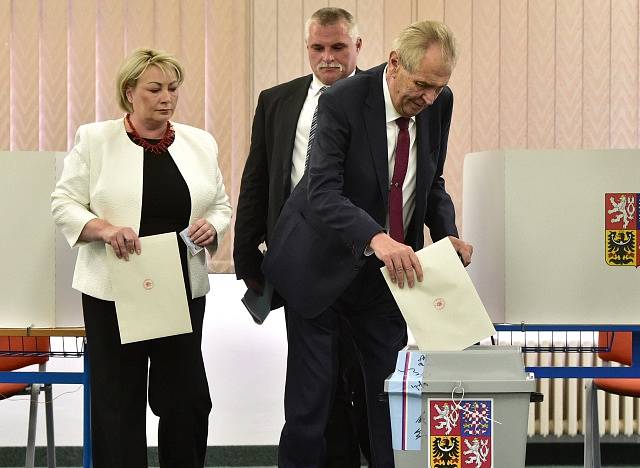 Prezident Miloš Zeman odevzdal svůj hlas v komunálních volbách.