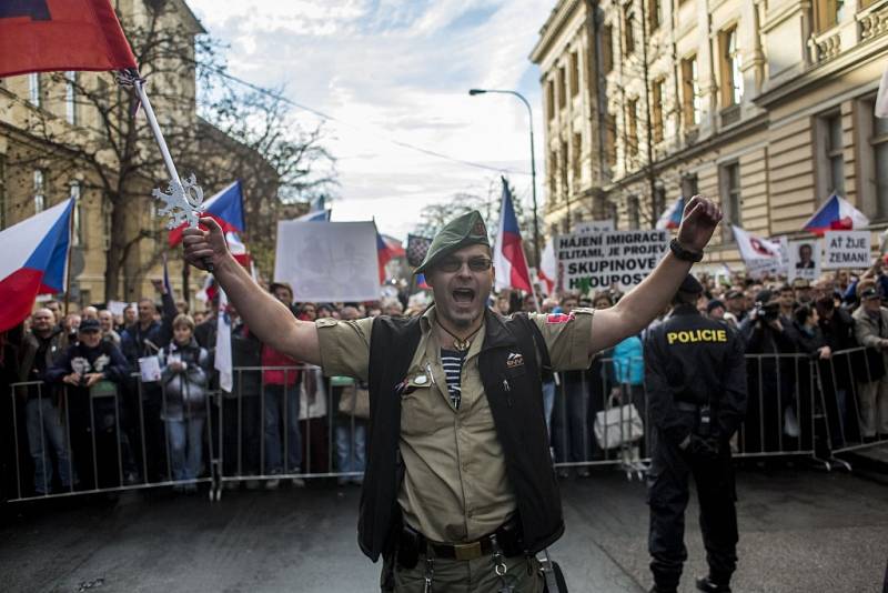 Oslavy 26. výročí Sametové revoluce 17. listopadu na Albertově v Praze.