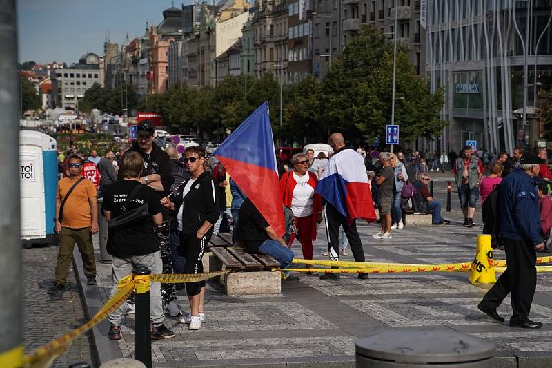 Z příprav na demonstraci s názvem Česká republika na 1. místě na Václavském náměstí v Praze.