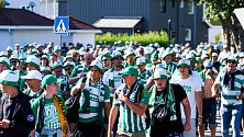 Fanoušci Bohemians na stadionu v norském Bodö.