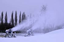 Skipark Chuchle v areálu dostihového závodiště v Praze.