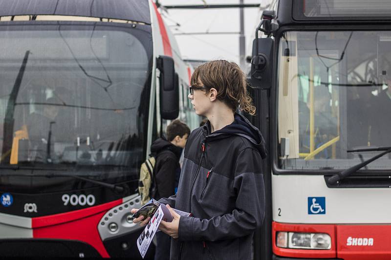 Pražský dopravní podnik v sobotu 15. října uvedl do zkušebního provozu novou trolejbusovou trať Letňany–Čakovice, kterou vybudoval v rámci projektu elektrifikace autobusové linky 140 (Palmovka–Miškovice).