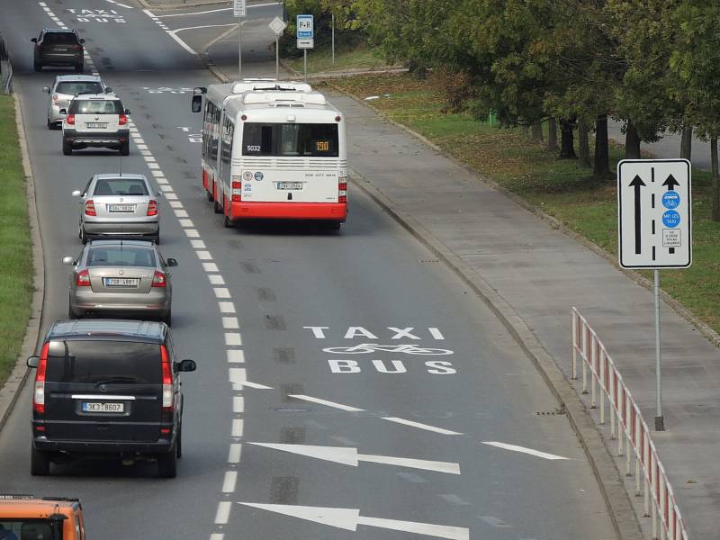 Praha má nový buspruh v Modřanské ulici.