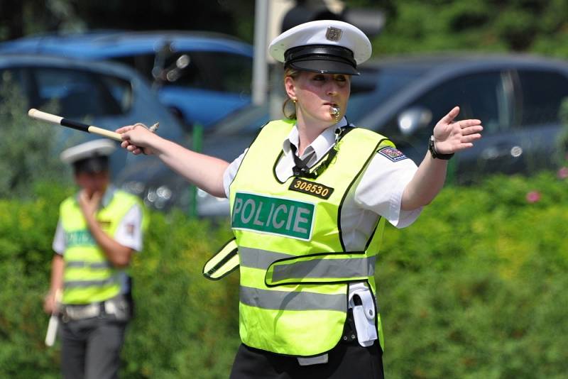 Ve středu se na křižovatkách v pražských Vršovicích uskutečnil 14. ročník soutěže dopravních policistů v řízení provozu „O nejlepšího regulovčíka Krajského ředitelství policie hlavního města Prahy“. 