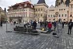 Tým akademického sochaře Petra Váni odkryl 29. května 2019 část dlažby na Staroměstském náměstí a zahájil tak obnovu mariánského sloupu.