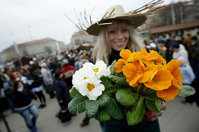 Farmářský trh na Vítězném náměstí v Praze 6 nabízel 20. března zemědělské produkty a potraviny od českých výrobců. Podobná tržiště, v zahraniční obvyklá, v metropoli dnes téměř neexistují.