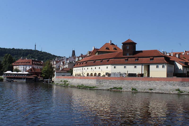 Plavba po Vltavě s finalistkami soutěže Nej sestřička.