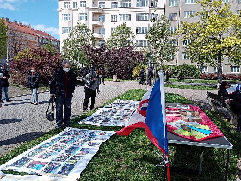 Na náměstí Interbrigády v Praze, kde stával pomník sovětského maršala Koněva, se potkali sympatizanti i odpůrci současného Ruska.