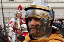 11:11 Průvod svatého Martina na bílém koni s doprovodem husopasek, římských vojáků a koňského povozu se sněhem