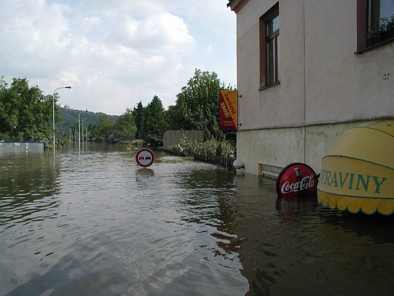 Povodně z roku 2002 v metropoli. Na fotkách je území městské části Praha 6.