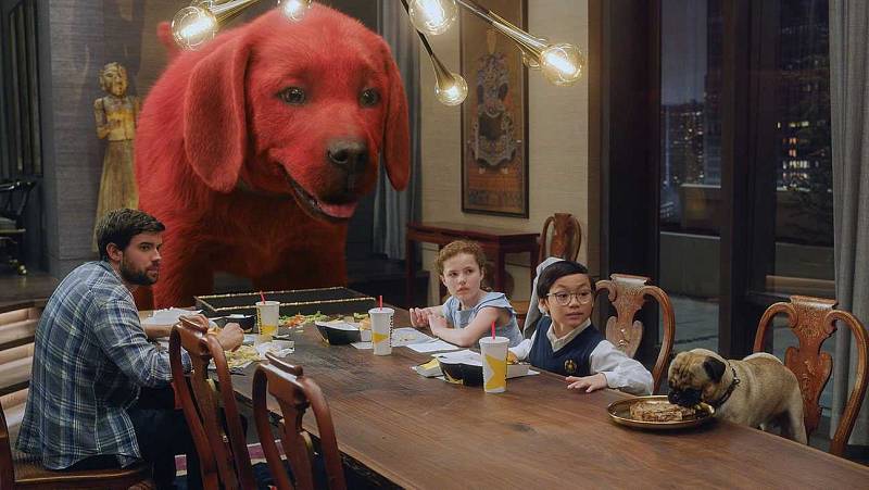 Strahovské autokino v sobotu uvádí rodinný film Velký červený pes Clifford.