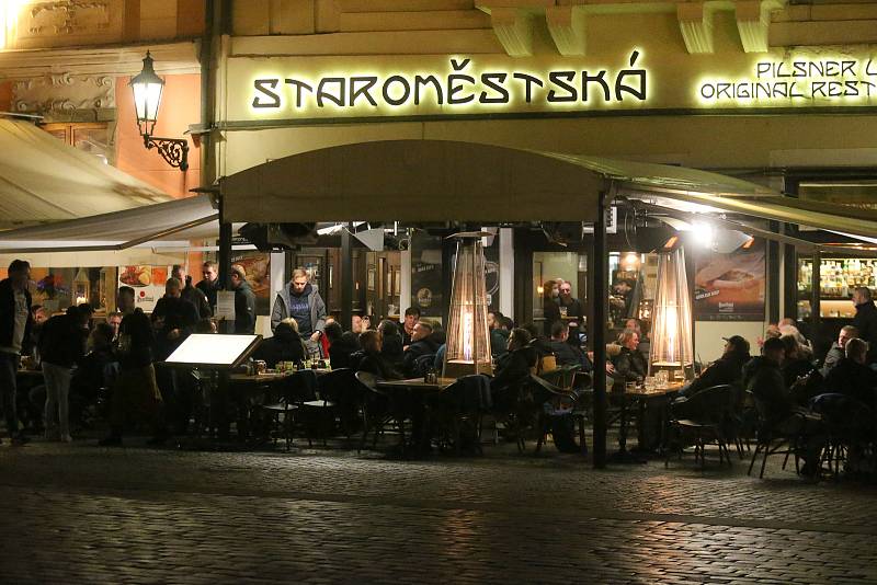 Staroměstské náměstí - fanoušci Feyenoord Rotterdam