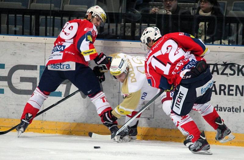 Dohrávka 16. kola hokejové extraligy: HC Slavia Praha - HC ČSOB Pojišťovna Pardubice 1:6 (0:2, 0:4, 1:0).