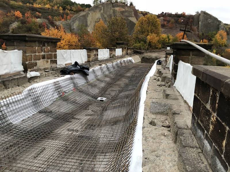 Vlaky se vrací po čtvrt roce na Pražský Semmering, končí první etapa opravy.