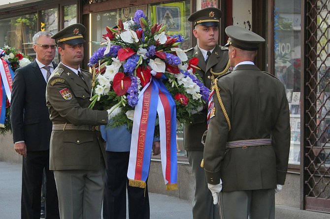 Invazi armád Varšavské smlouvy na území Československa před 53 lety dnes připomněl pietní akt u budovy Českého rozhlasu v Praze.