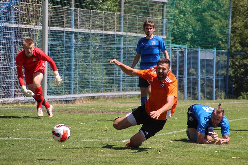 Zápas Podolí - Újezd skončil v úmorném vedru remízou 1:1.