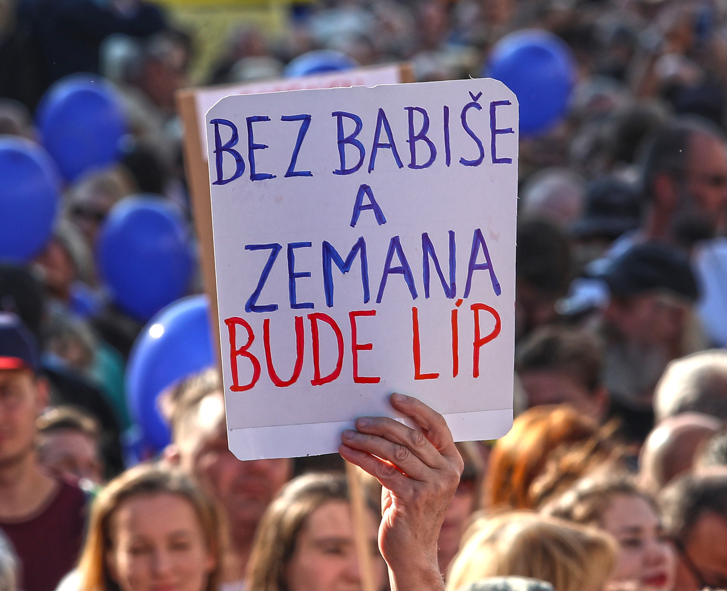 Jsme civilizovaná země? Babiši, demisi! Lidé se chystají demonstrovat v  Praze - Pražský deník