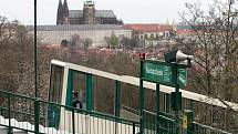 Lanová dráha na pražský Petřín se v pátek 8. dubna 2016 po sedmiměsíční rekonstrukci znovu rozjela. Důvodem zastavení provozu byla rekonstrukce trati, stanic i vozů.