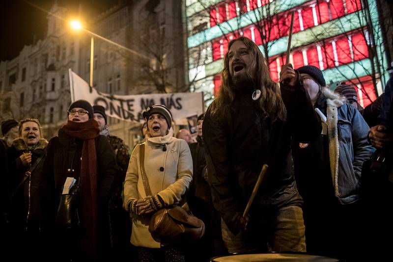 Tisíce lidí protestovaly 5. března na pražském Václavském náměstí proti zvolení Radka Ondráčka do kontrolní komise GIBS a proti premiérovi Babišovi.