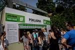 Tisíce lidí navštívili 6. července pražskou zoo. fronta, pokladna