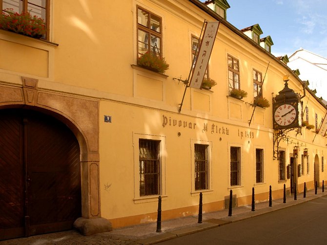 Pivovar U Fleků v centru Prahy má dlouhou historii.