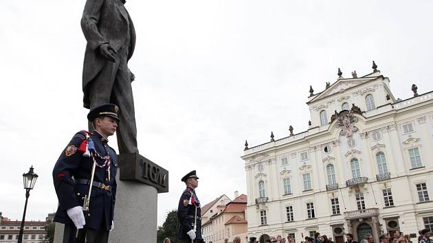 Hradčanské náměstí by měla oživit umělecká díla ze tří objektů galerií, které se zde v současnosti nacházejí.