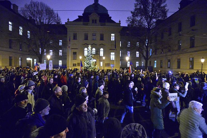 Demonstrace proti premiéru Andreji Babišovi 17. prosince 2019.