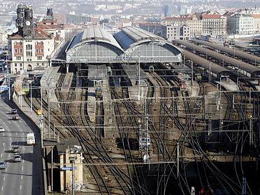 POD ZEM. Nová stanice pro regionální dopravu pod Hlavním nádražím by mohla být moderním dopravním terminálem s přímou návazností na metro. Překážkou ale patrně budou extrémně vysoké náklady./Ilustrační foto