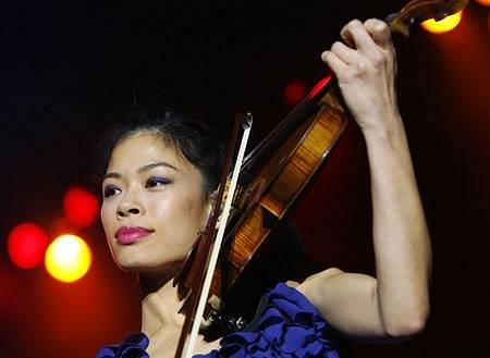 V O2 aréně vystoupila ve čtvrtek 25. září 2008 houslistka Vanessa Mae. 