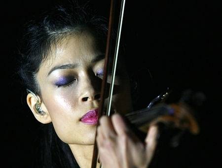 V O2 aréně vystoupila ve čtvrtek 25. září 2008 houslistka Vanessa Mae. 