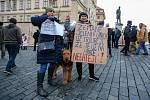 Protest proti udělení milosti prezidentem Milošem Zemanem šéfovi Lesní správy Lány Miloši Balákovi se konal u Pražského hradu 31. března 2022.