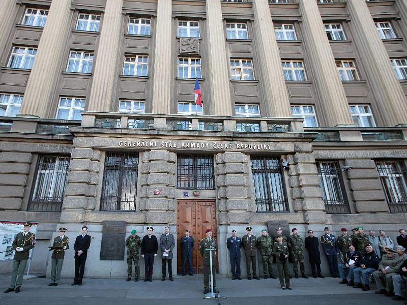 Náčelník generálního štábu Petr Pavel zahájil výstavu s názvem Válečný rok 1915, která se věnuje nejen zásadním bojům na evropských frontách, ale zmiňuje i život v zázemí, roli vědy a techniky a československý odboj v roce 1915. Generální štáb AČR