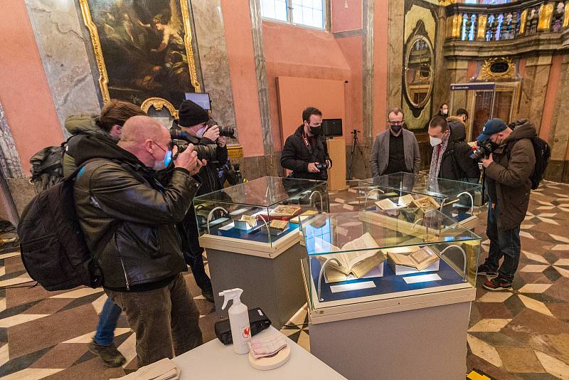 Instalace nejvýznamnějších rukopisů Národní knihovny včetně latinského fragmentu Dalimilovy kroniky a Velislavovy bible.