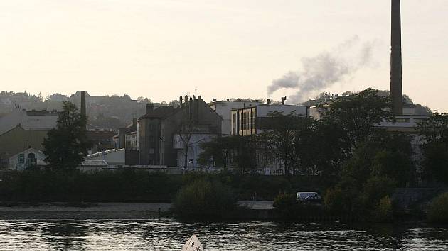 VLASTNÍCI SE MĚNÍ, pivovar na smíchovském břehu Vltavy zůstává.