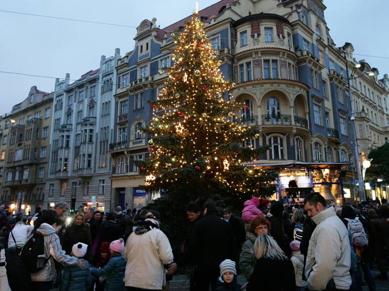 Slavnostní rozsvícení vánočního stromu na Stossmayerově náměstí