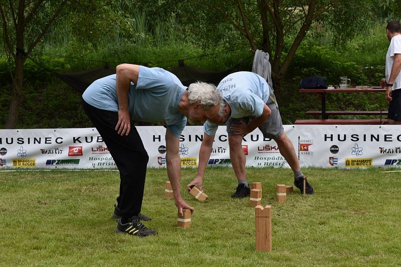 Parta Husinec Kubb se zapsala do České knihy rekordů, sportovní disciplínu "kubb" hrála nonstop 24 hodin.