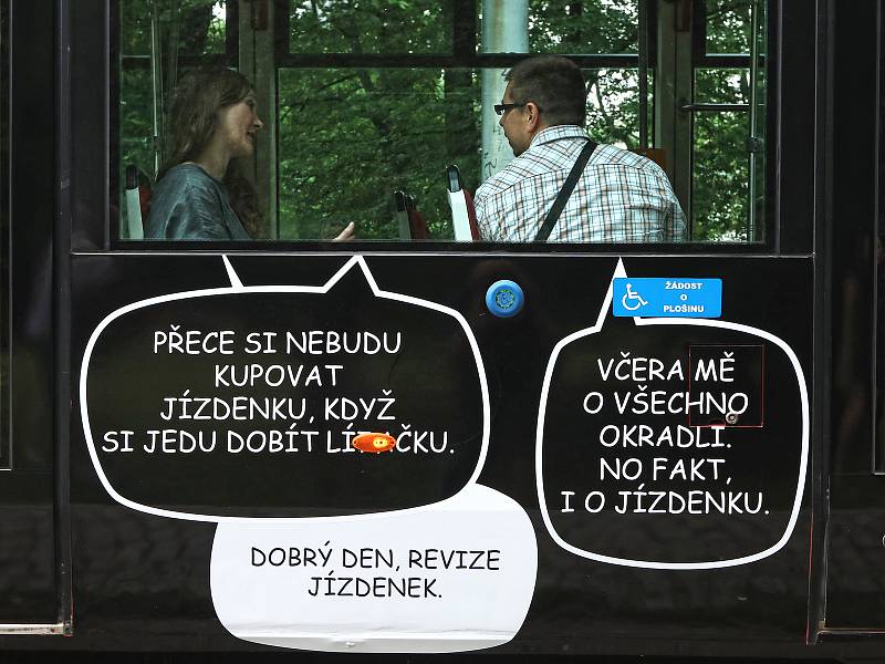 Tramvaj inspirovaná reálnými výmluvami černých pasažérů,které nasbírali revizoři pražského dopravního podniku.To je Vymlouvačka.