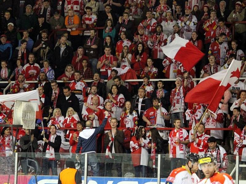 Hokejová baráž Slavia Praha - Olomouc. 14. dubna 2015.
