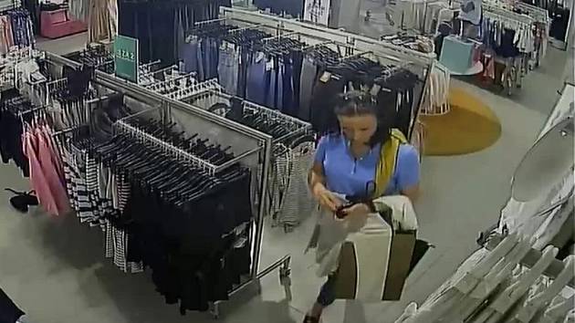 Pomohou záběry z obchodu objasnit krádež oblečení? - Pražský deník