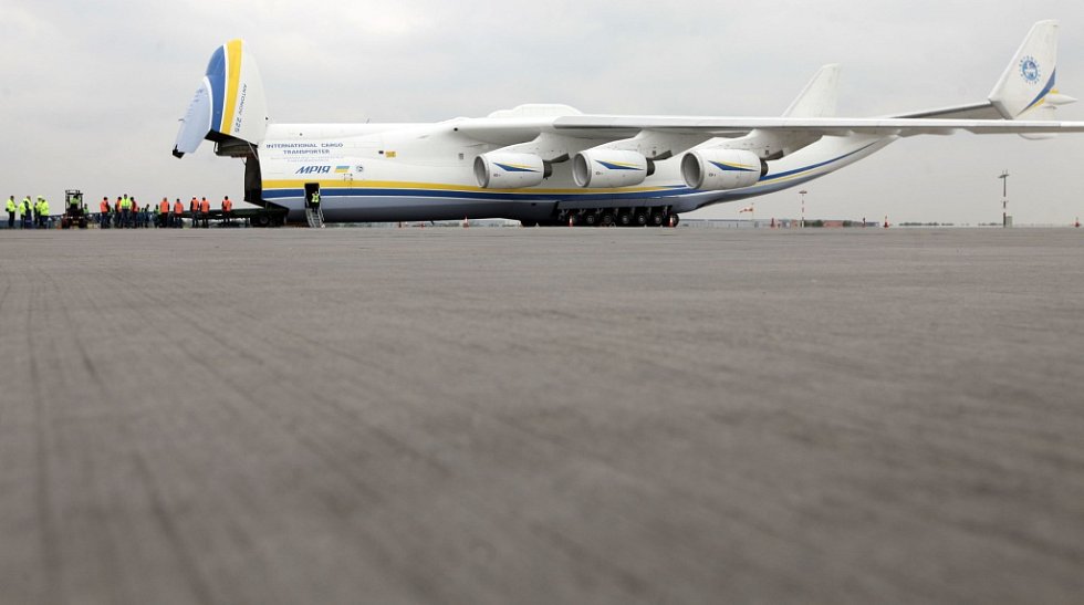pražský deník největší dopravní letadlo na světě antonov 225 mrija na