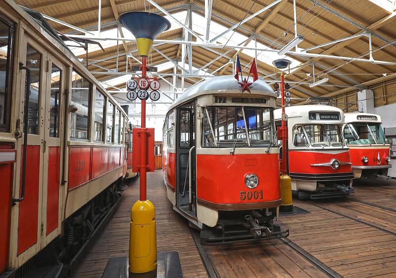 Tramvaje -  Muzeum městské hromadné dopravy ve vozovně v Praze-Střešovicích.